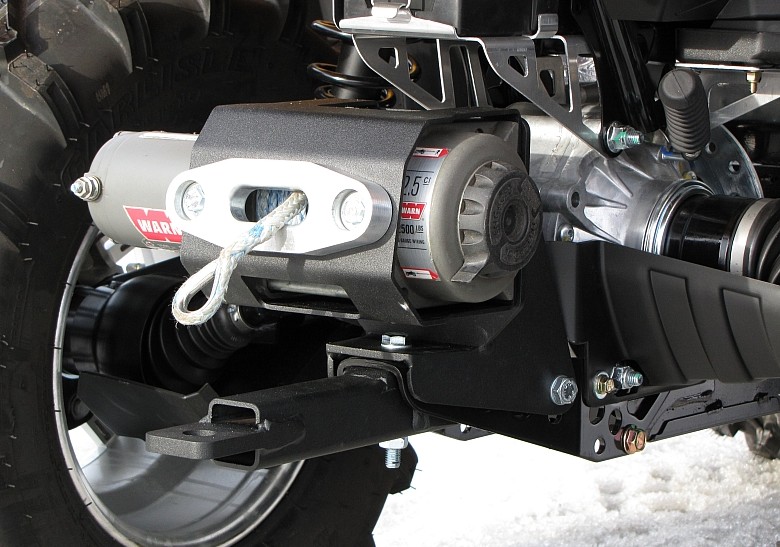 Rear winch mounting kit Iron Baltic pentru Can-Am Outlander G1/Renegade G1 – instalare rapidă, oțel gros vopsit, compatibil trolii WARN/COMEUP/BRONCO, fără modificări, greutate 3,7 kg, cod 05.3000.