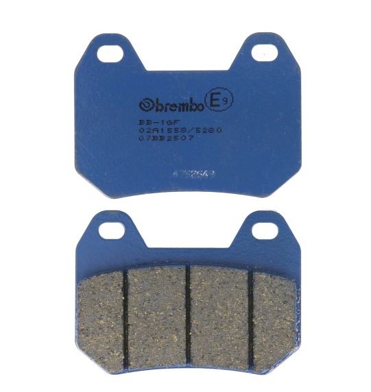 Plăcuțele Brembo 07BB2507 sunt din compus carbon-ceramic, oferind frânare stabilă, uzură redusă și performanță ridicată pentru motociclete touring și grele.