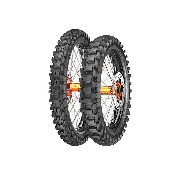 Metzeler MC360 Mid Hard 120/100-18 spate, anvelopă motocross enduro TT 68M pentru teren mediu și dur, tracțiune și stabilitate ridicate.